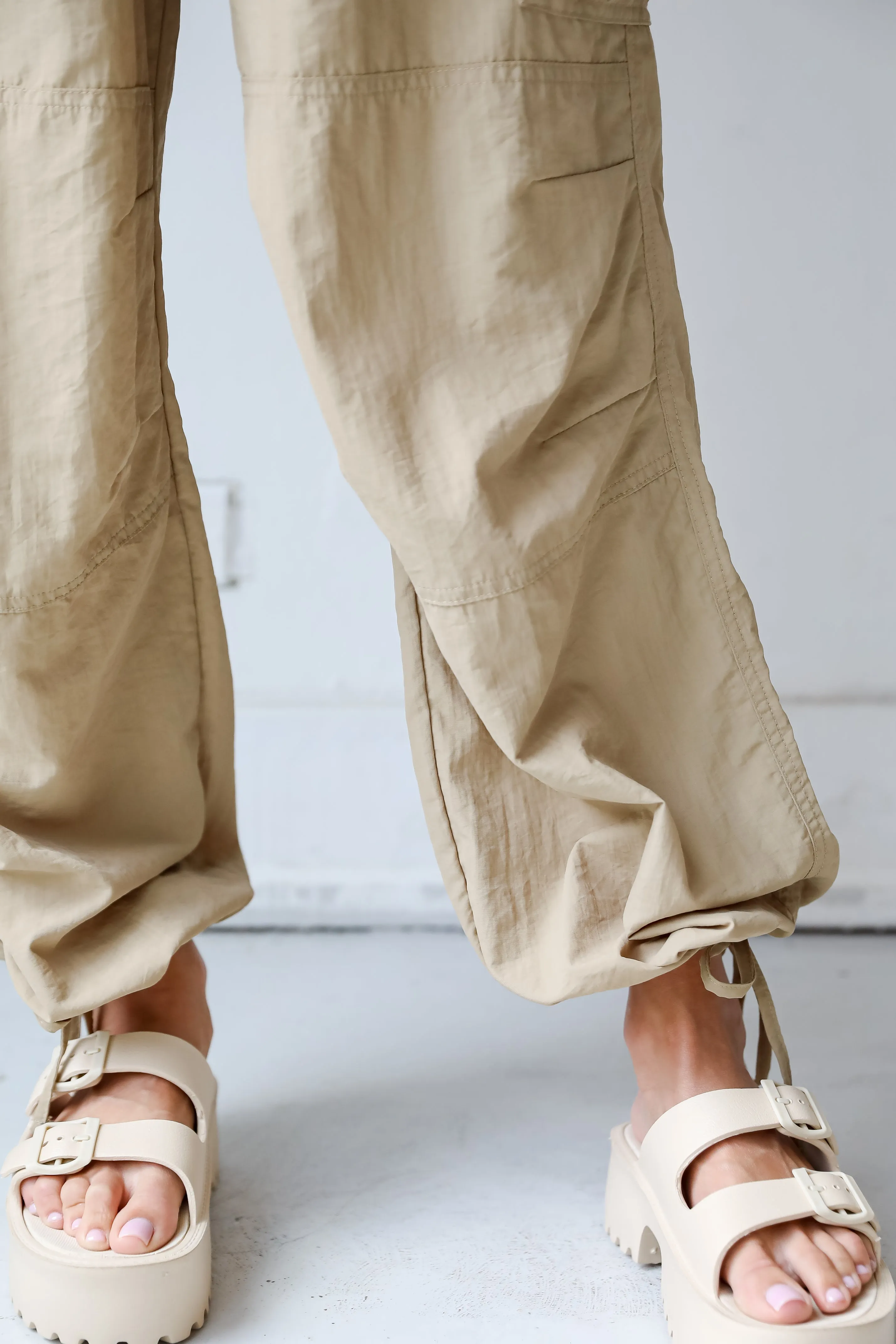 FINAL SALE - Trendsetting Aura Khaki Cargo Pants - DU DEAL