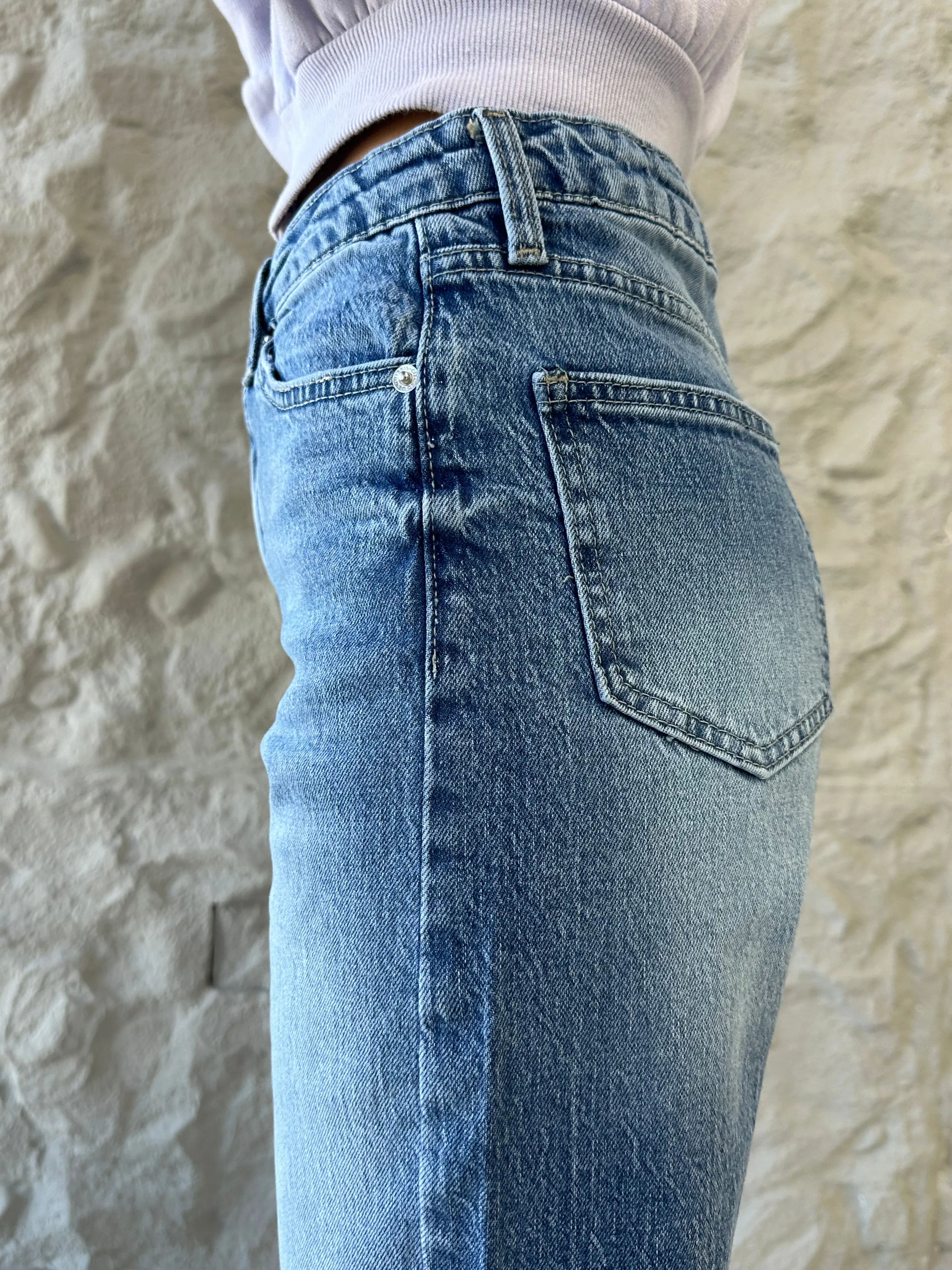 Ultra Comfort Straight Leg - Mid Blue Wash Jeans.